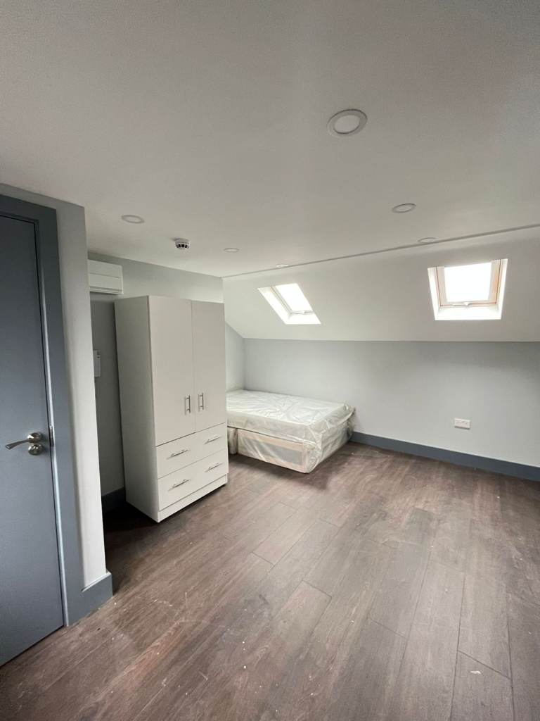 Modern Studio in Surrey + NO Deposit (Moving fast)