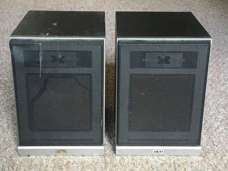AKAI VINTAGE BOOKSHELF SPEAKERS