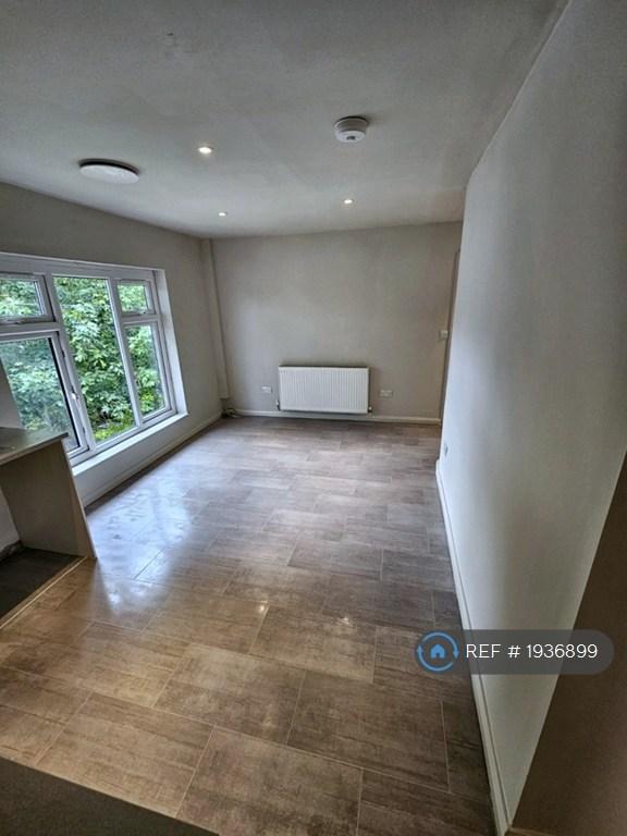 2 bedroom flat in Handforth, Wilmslow, SK9 (2 bed) (#1936899)