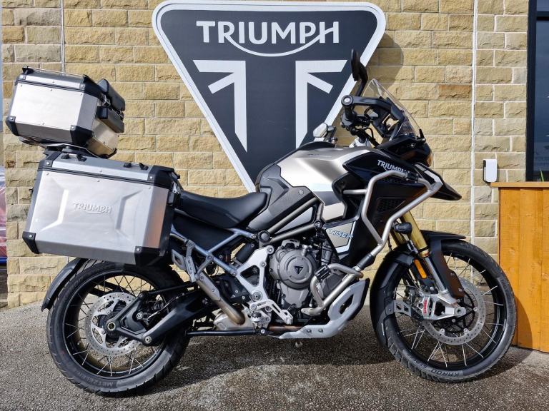 2025 TRIUMPH TIGER 1200 RALLY EXPLORER - Full Expedition luggage One Owner