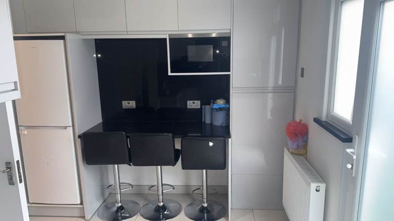 2 BEDROOM FLAT NEWTON ROAD CRICKLEWOOD NW2 
