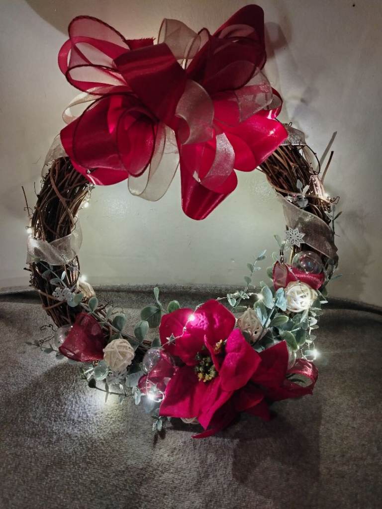 Beautiful Christmas Wreath with Lights – As Good As New