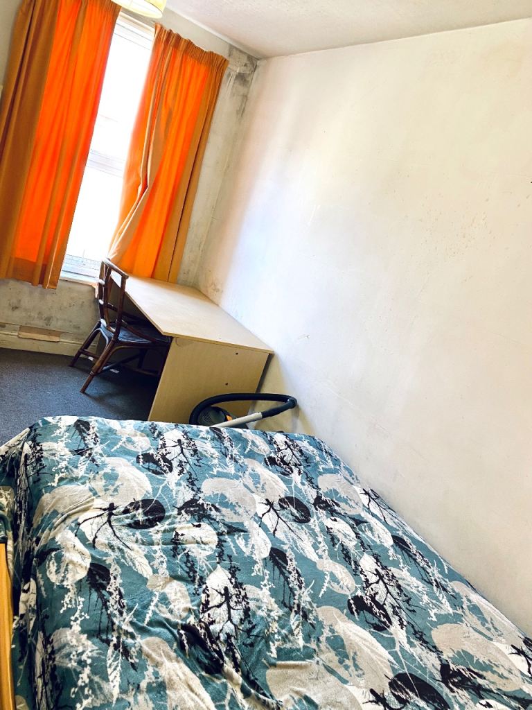 Spacious Double Room in Leicester LE3 near city centre and dmu university 