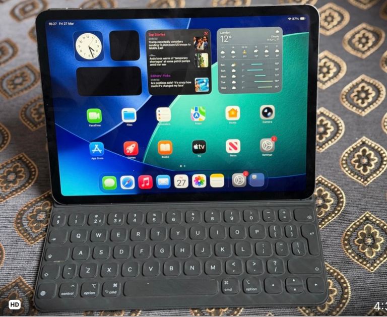 Apple iPad Pro 1st Gen. 256GB, Wi-Fi + 4G (Unlocked), 11 in - Space Grey