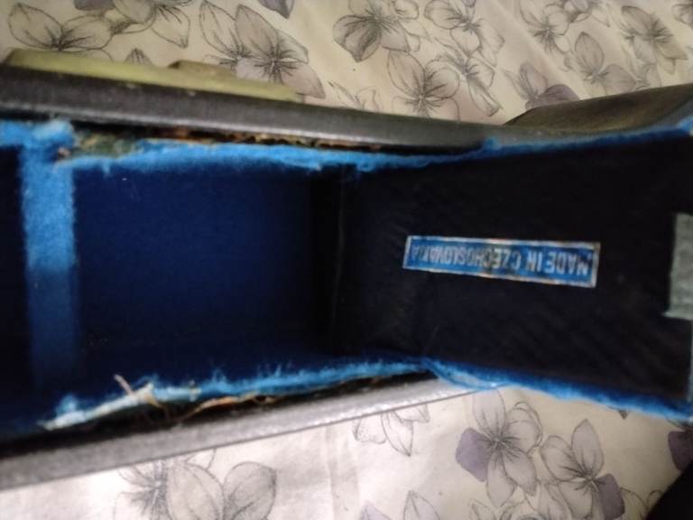 Guitar and hard guitar case £150
