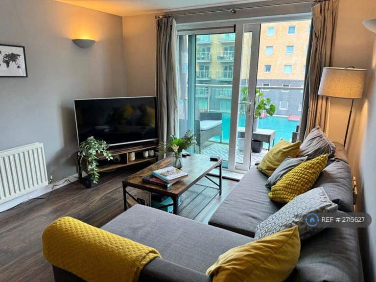 2 bedroom flat in Building, London, SE18 (2 bed) (#2715627)