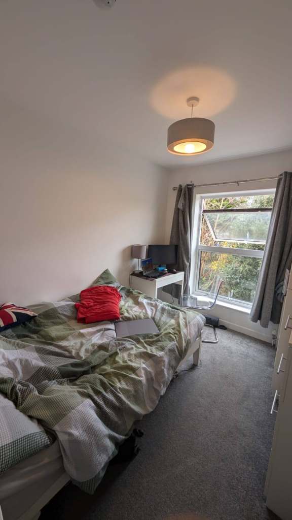 Superb Room – Just Minutes from Woking Town Centre!