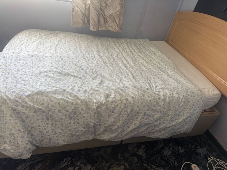 Riser recliner small double bed in very good condition 
