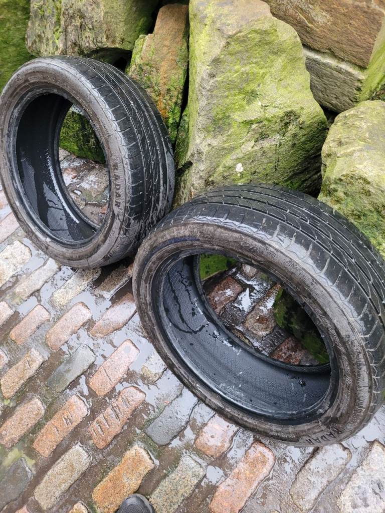2x matching 205 50 17 tyres with ok even tread just £20 for both