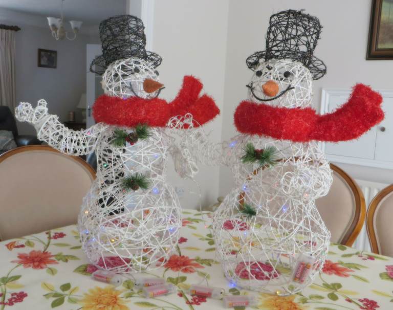 2 xmas snowmen with lights included