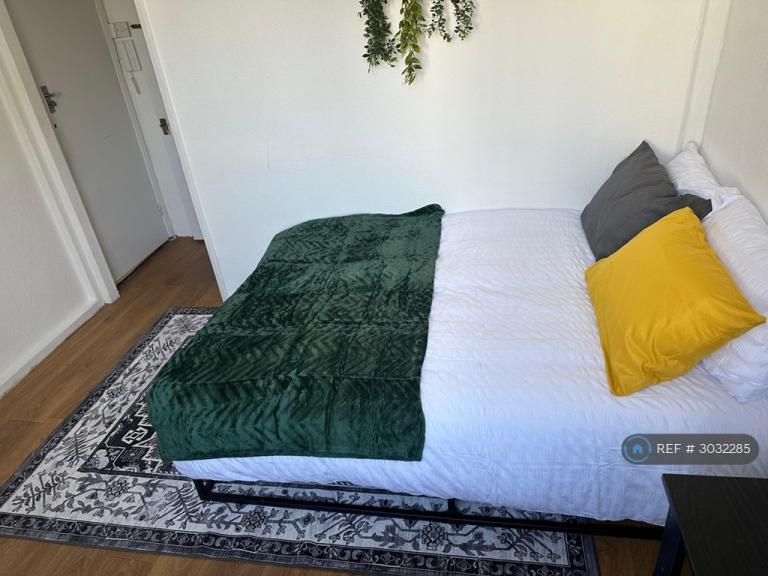 1 bedroom in Avonwick Road, Hounslow, TW3 (#3032285)