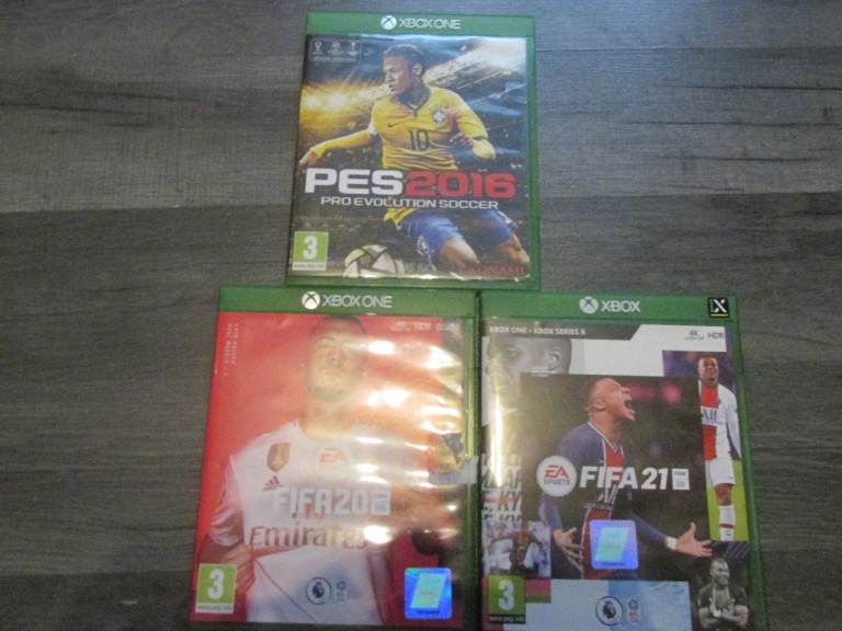Bundle: Xbox One / Xbox Series X Football Games (PES 2016, FIFA 20, FIFA 21)