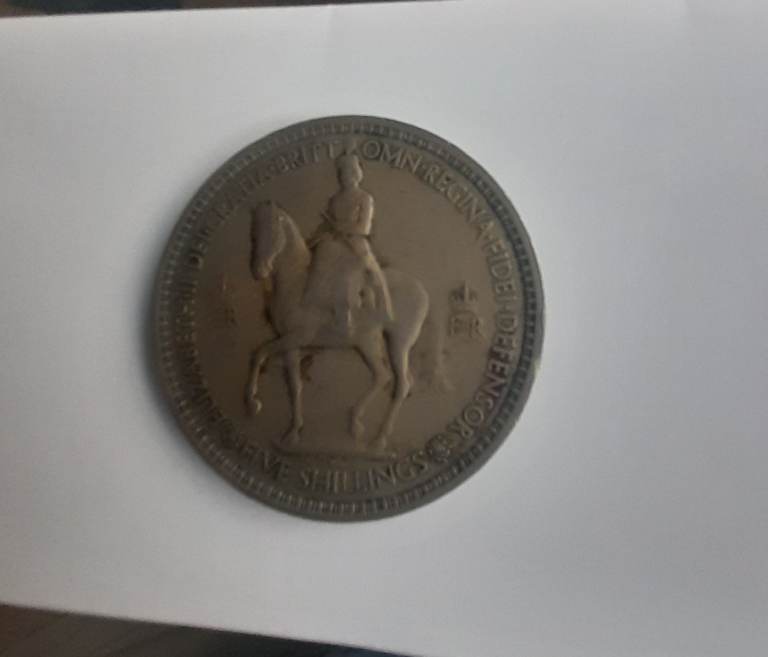 Very collectable coin queen Elizabeth 11 5 shillings