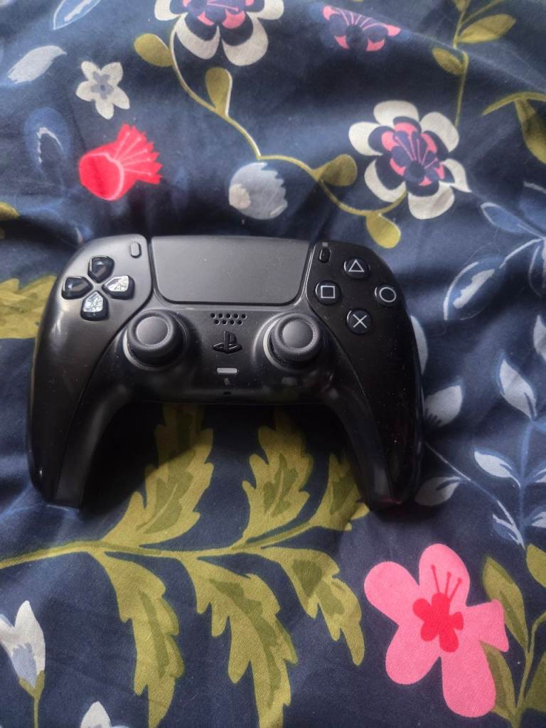 Black ps5 controller 