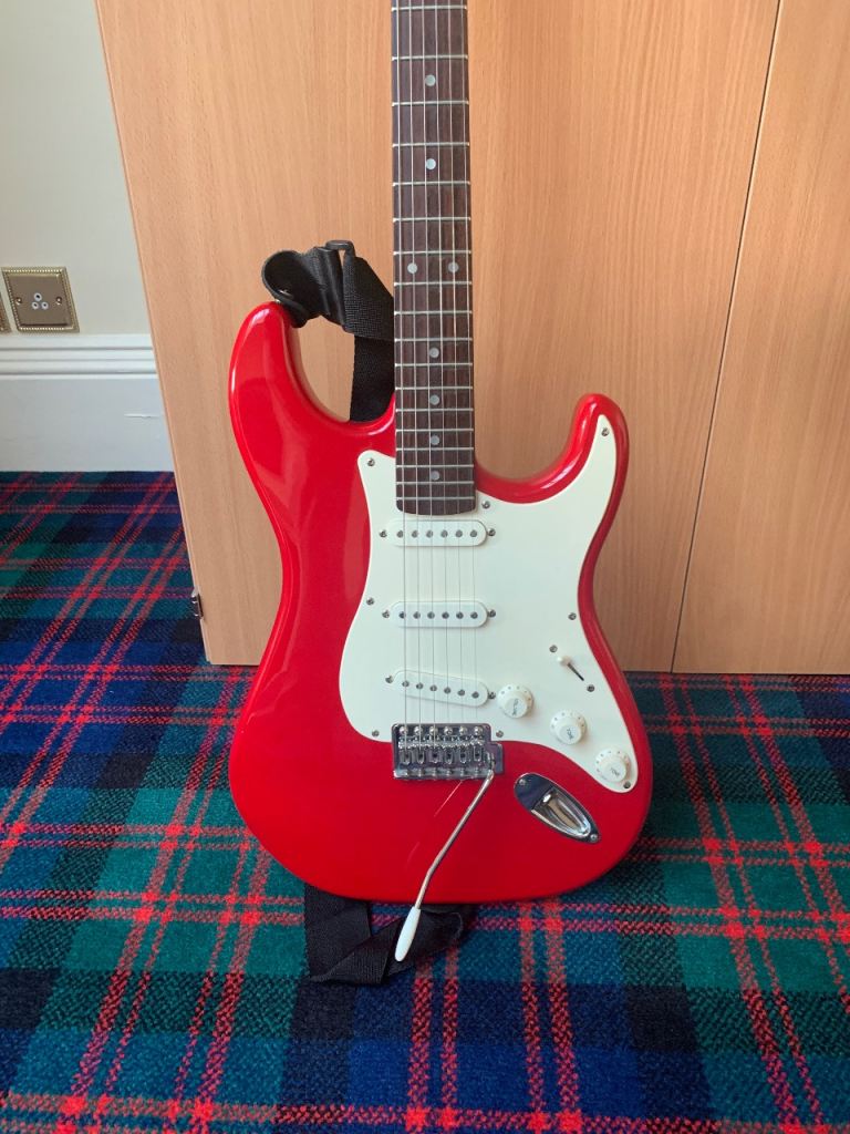 Red Fender Squier Stratocaster Electric Guitar – Excellent Condition, Ready to Play