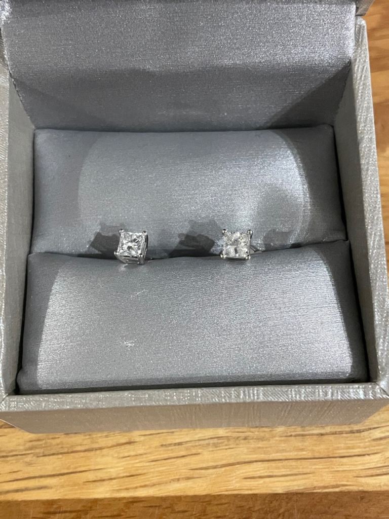 White gold Diamond earrings 