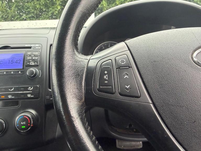 2011 Hyundai i30 1.6 Comfort 5dr Auto ESTATE PETROL Automatic