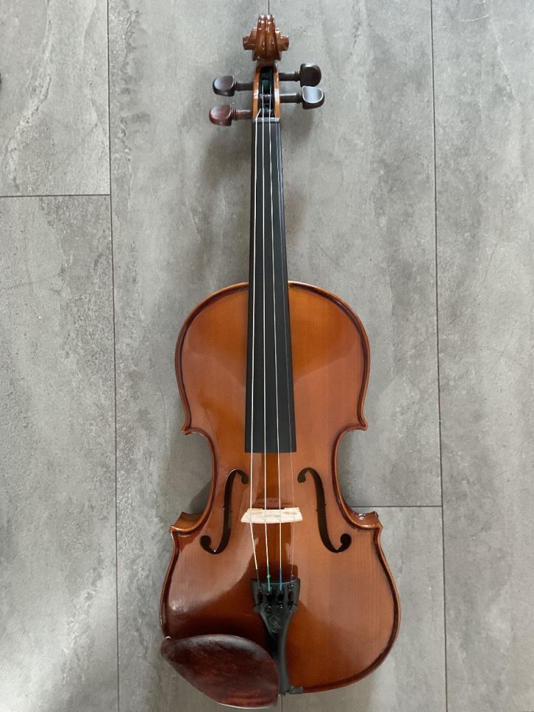 Stunning Stentor 1 Full Size Violin with Accessories 