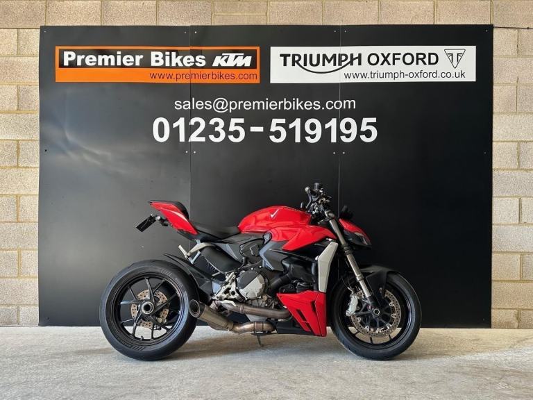 STUNNING ONE OWNER 2022/22 DUCATI STREETFIGHTER V2 MOTORCYCLE 