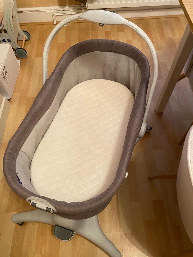 Chicco baby bassinet 