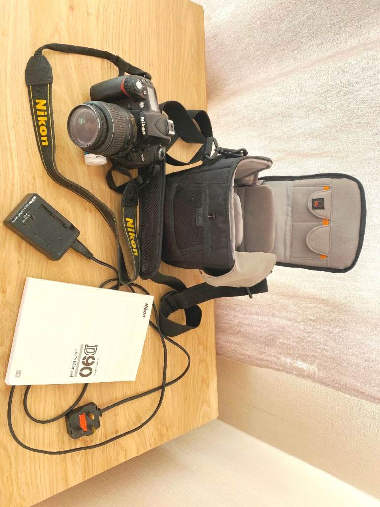 Nikon D90 DSLR Camera with Kit Lens and Bag