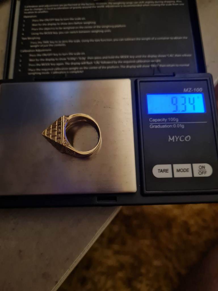 9ct gold pyramid ring 