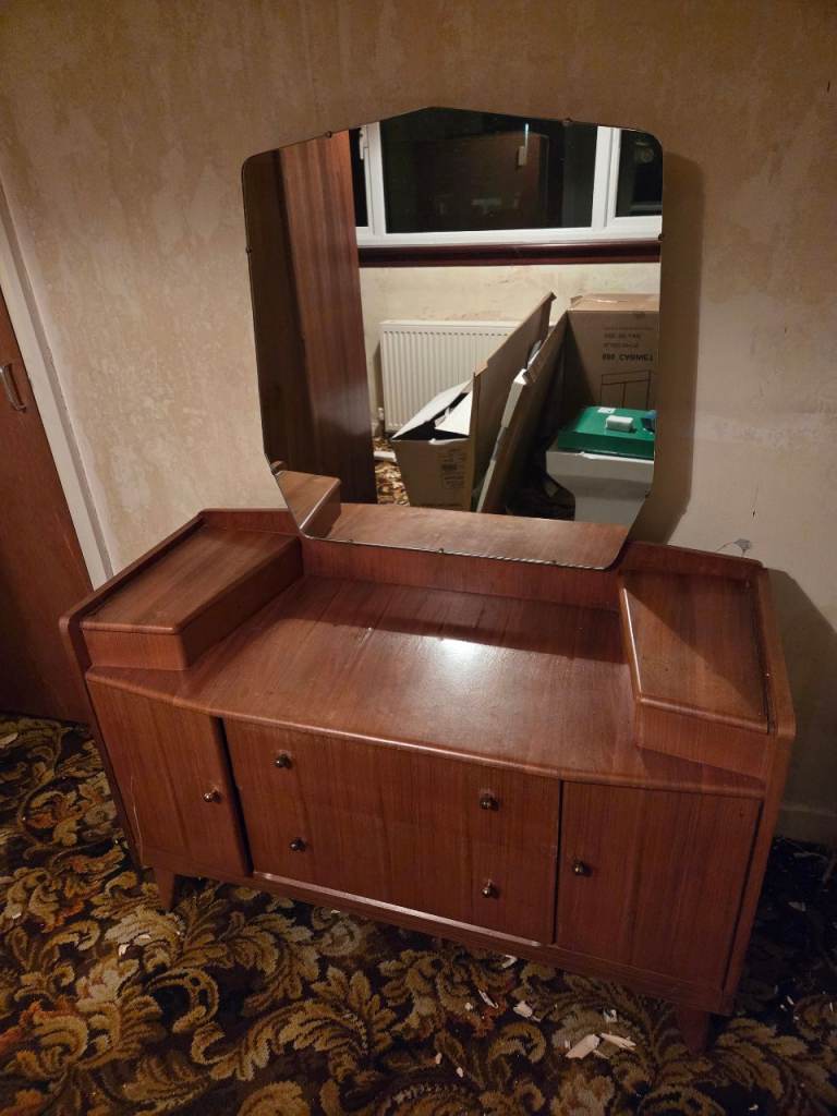 FREE Vanity Unit/ Dressing table 