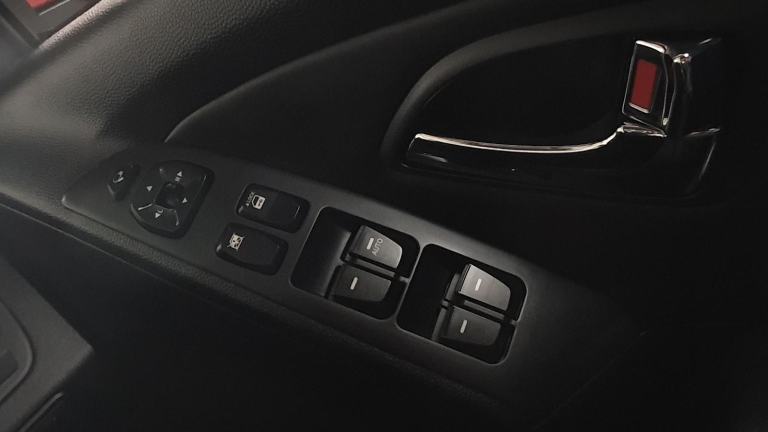 HYUNDAI IX35* 1.7 Crdi * 2wd* DIESEL*26,000 MILES* 1 OWNER* FULL S/HISTORY 