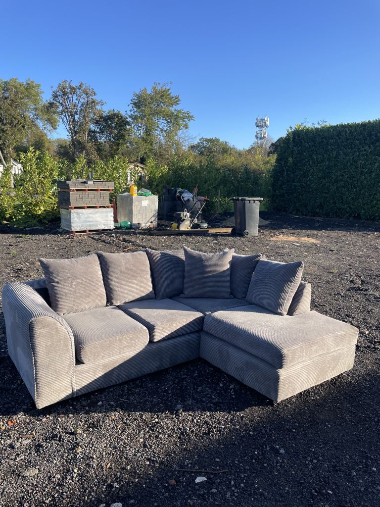 FREE DELIVERY 🥰🚚🥰 GREY FABRIC CORNER SOFA GREAT CONDITION 