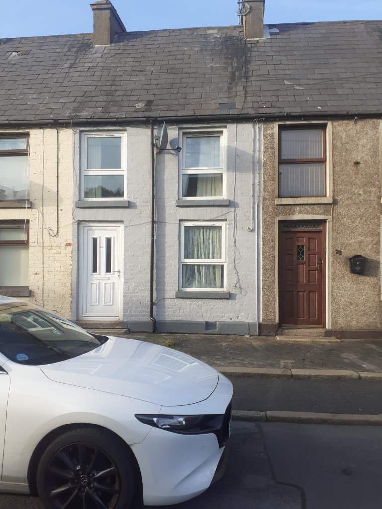 3 Bedroom Terrace House in Central Kilkeel For Sale - needs slight repairs
