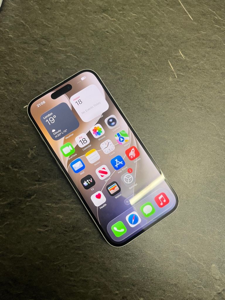 iPhone 16 