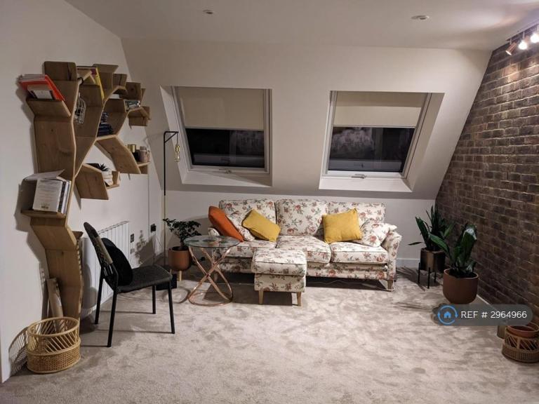 2 bedroom flat in London Street, Basingstoke, RG21 (2 bed) (#2964966)