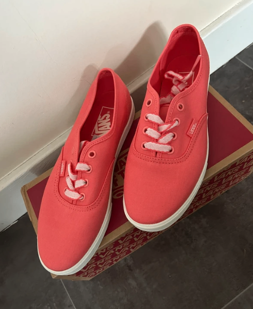VANS AUTHENTIC LOWPRO OUTLINES PORCELINE ROSE. SIZE UK 5.