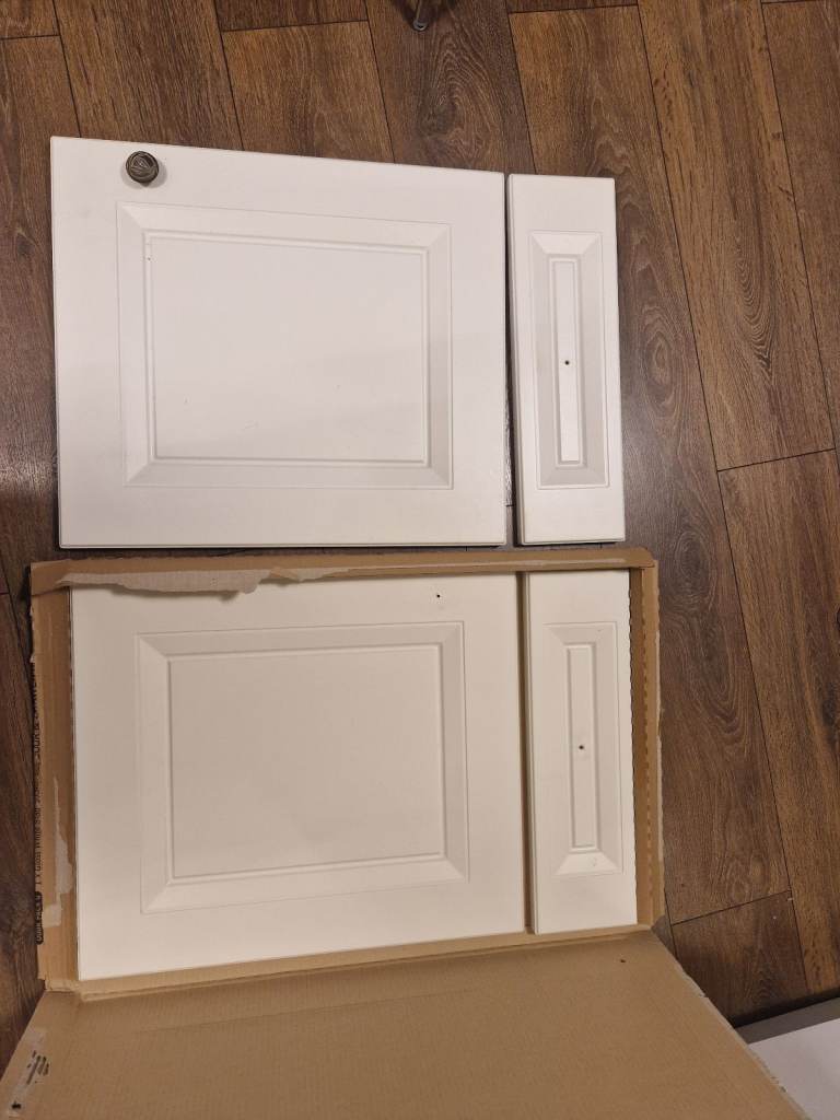 Magnet kitchen doors and drawers white 
