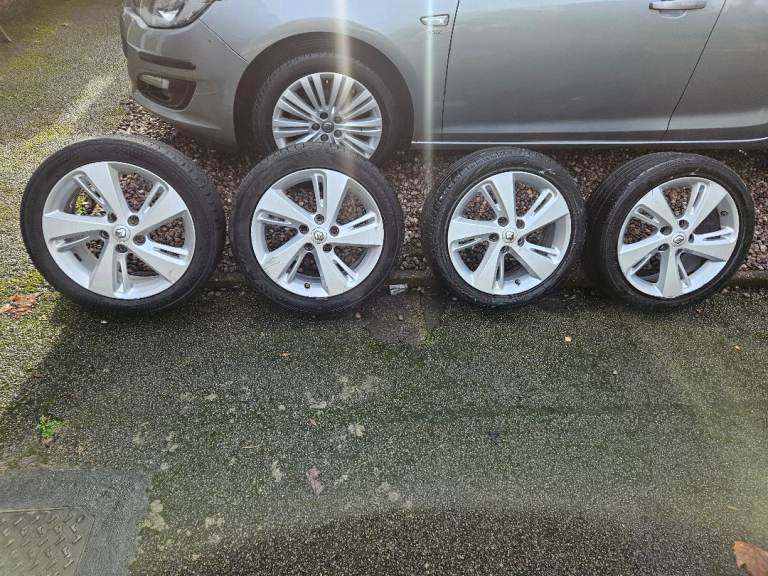 Renault megane 17in alloy wheels and tyres set of 4 pcd114.3 fitment 5 stud 