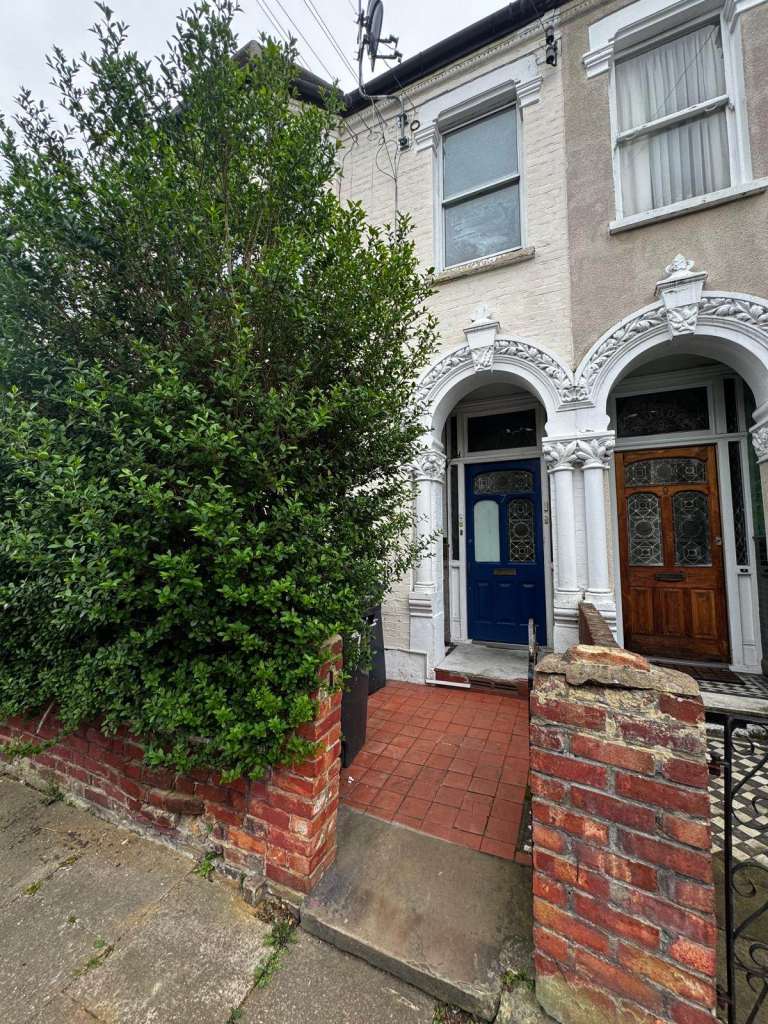 1 Bed Studio, Blakemore Road, SW16