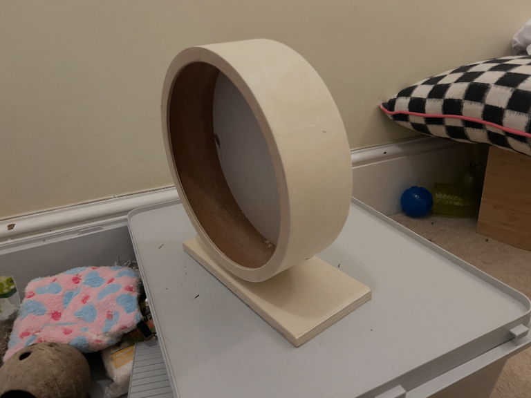Hamster wooded wheel