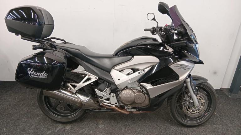 HONDA VFR800X ** 12 MONTH MOT - FULL LUGGAGE - CENTER STAND ** 