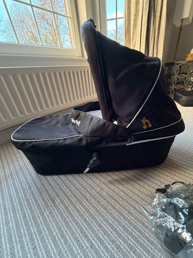 Out n About carrycot/bassinet for Single pram