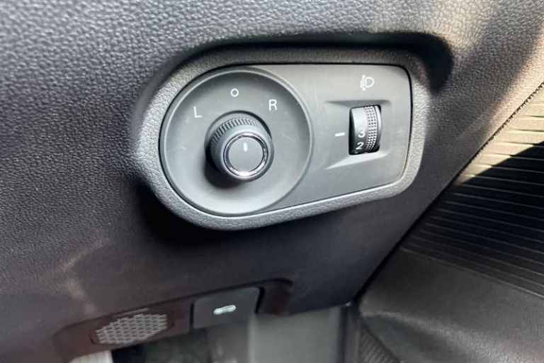 2025 MG MG4 49kWh SE Hatchback 5dr Electric Auto (170 ps) Hatchback Electric Automatic