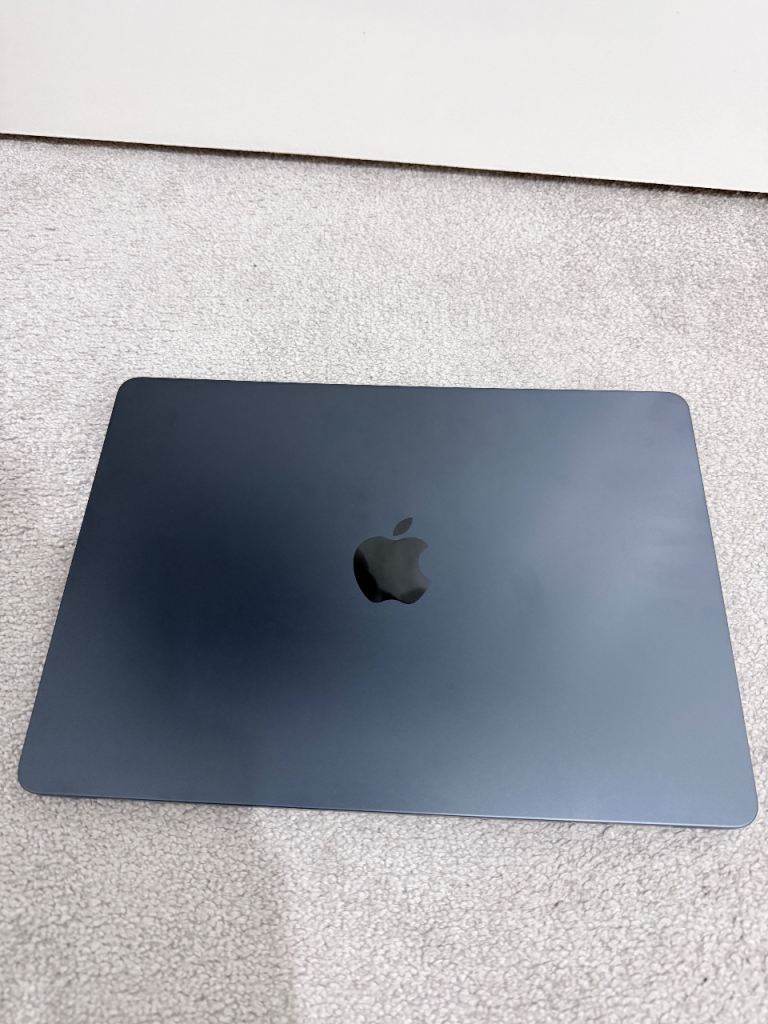 Brand new Apple MacBook Air 13.6inch 2022 256gb