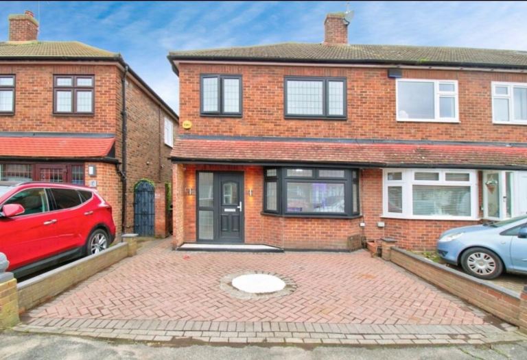 Luxurious 3/4 Bedroom HMO Compliant House To Let