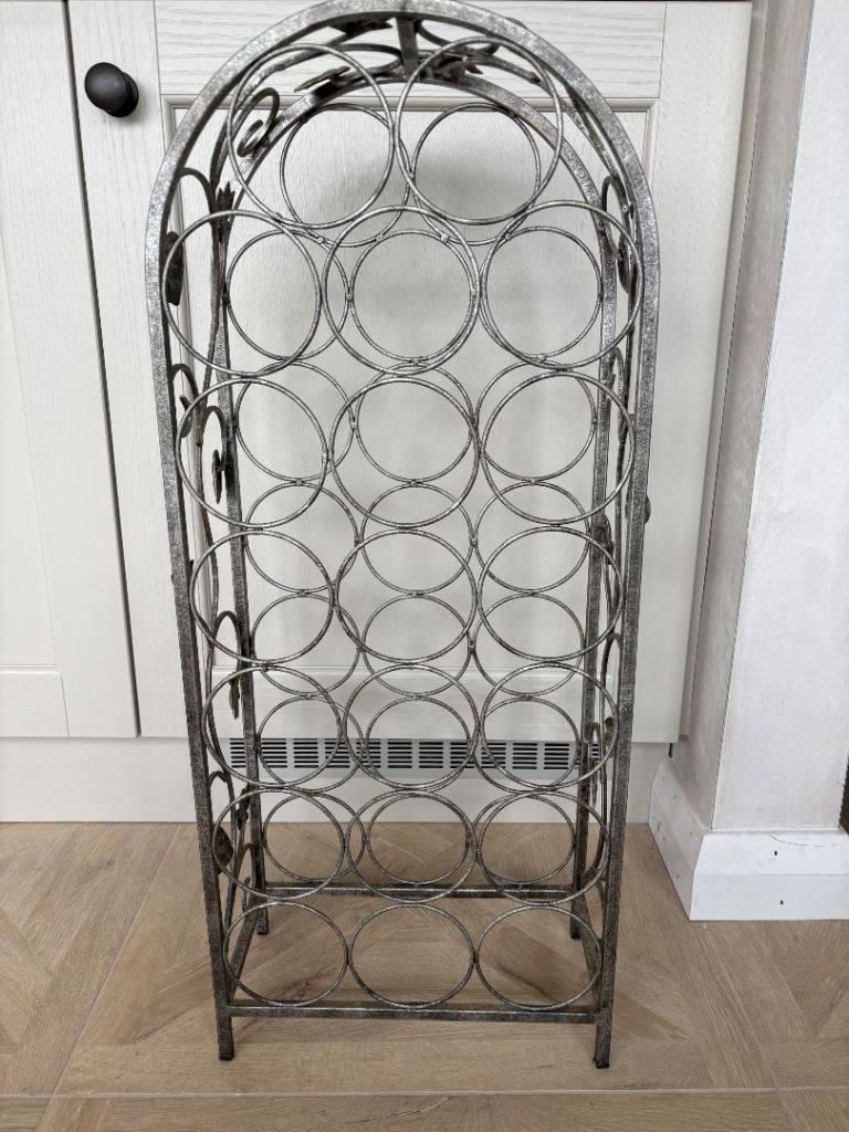 Decorative Metal Wine Rack – Excellent Condition