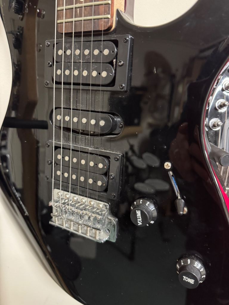 Yamaha Erg121c 4/4 Right Handed Electric Rock Guitar Strat Shape 