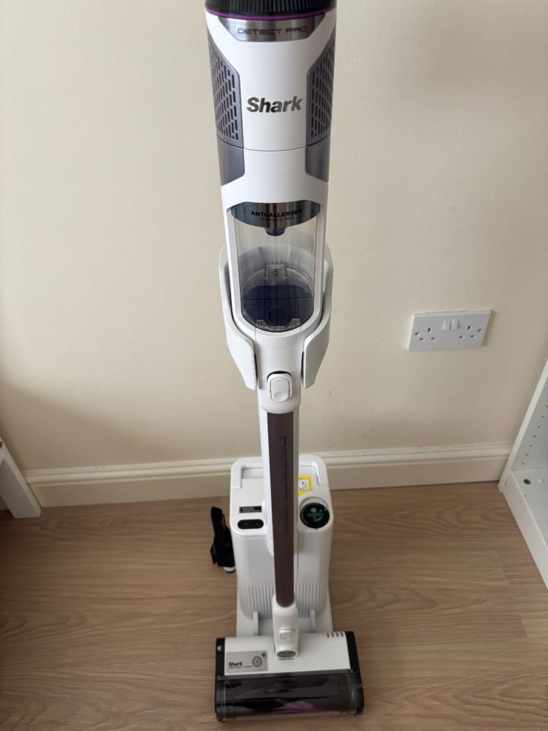 Shark Detect Pro Cordless Vacuum Cleaner – White, Good Condition