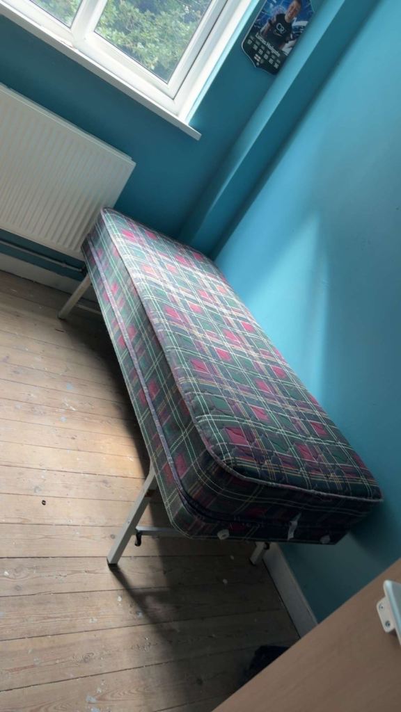 Single bed 