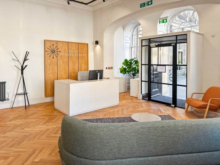 Edinburgh - EH1 3EG, Find office space in Signature Edinburgh, 6 Waterloo Place for 4 people