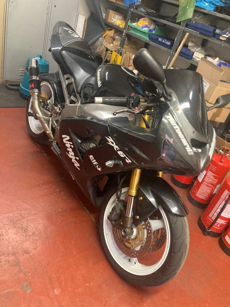 Kawasaki Ninja 636 ZX6R (not GSXR, CBR, R6)
