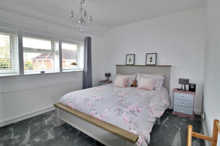 Massive Room for rent in Hyde park for couple✅✅