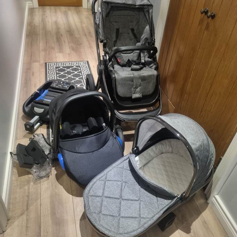 Venicci 3in1 Titanium Pram and Isofix Base